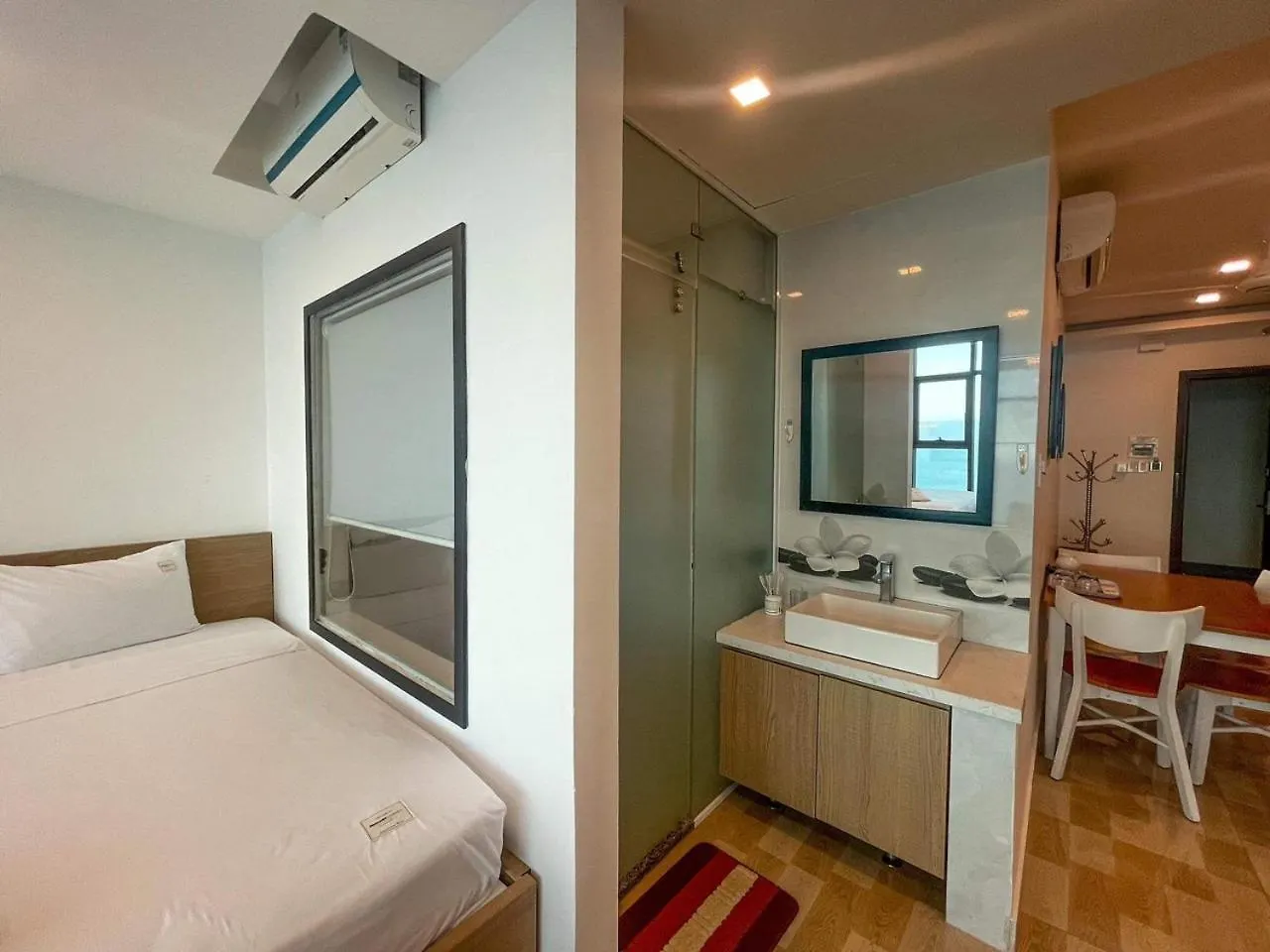 Seafront Apartment Nha Trang 0*,